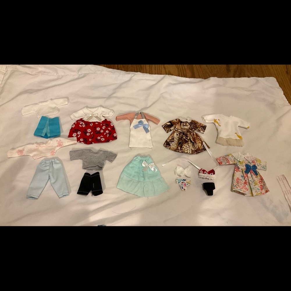 Blythe doll clothes bundle 22